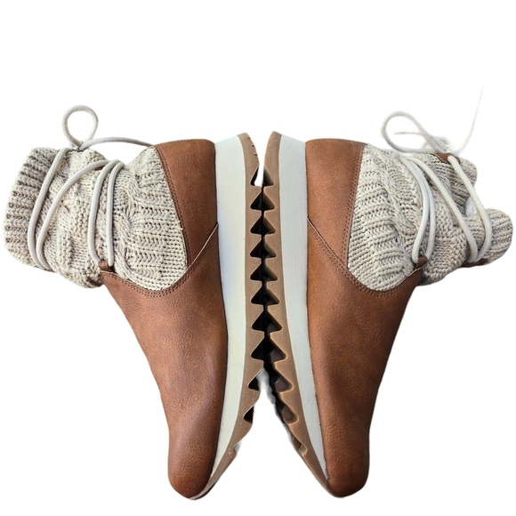 Merrell Alpine Booties, Size 10 - Picture 3 of 8